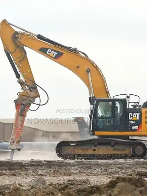 Caterpillar 352F Tracked Excavator with Hydraulic Breaker