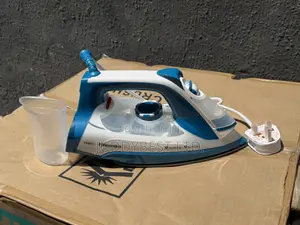 Hisense Steam Iron 2200W