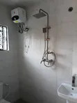 Gidan Kasa Mai Dakuna 5 Don Siyarwa a Olusetan Estate, Ibadan - 3