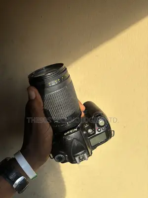 Nikon D90 DSLR tare da 70-300mm Lens