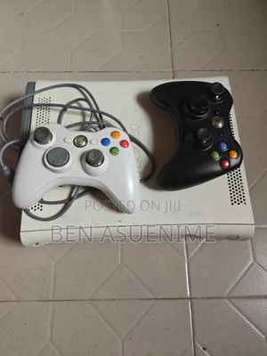 Xbox 360 Console da Kwamfutanan Hannu Biyu