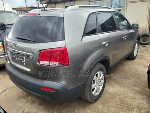 Kia Sorento 2011 Gold