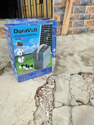 Duravolt 4-in-1 Solar Energy Pack Mai Sake Gina Baturi Tare da Bulbs 4 + Panel