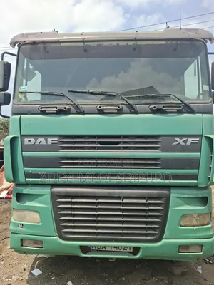 DAF XF 10-Tire Cap and Chassis Truck