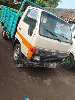 Toyota Dyna 100 Tsohuwar Mota - Babban Kwando Mai Amfani Da Fetur