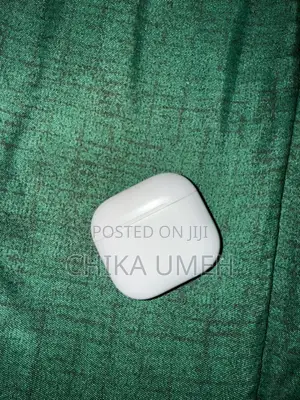 Used Apple AirPods 4