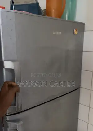 Beko Fridge Mai Ƙofofi Biyu