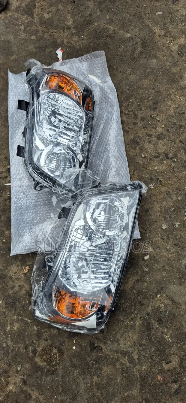 Toyota Highlander 2005 Headlights - 1