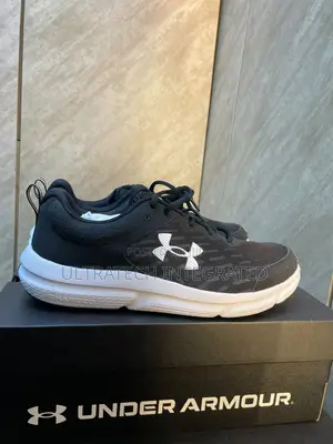 Takalmin Gudu na Maza na Under Armour Charged Assert
