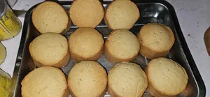 Eby Crowned Fresh & Tasty Cupcakes