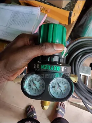 Oxygen Pressure Regulator - EDGE Type Double Gauge