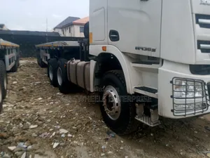 Brand New XCMG 12-Tire 40ft Flatbed Truck