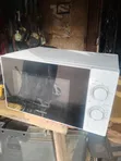 Tanderun Microwave Mai Girman Kai na Hisense - 1