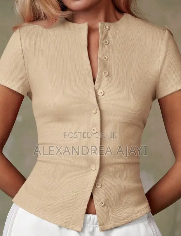 Shein Beige Basic Top - Mata masu Girman Medium - 1