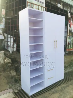 Wardrobe da Rakiyar Takalmi ta Zamani