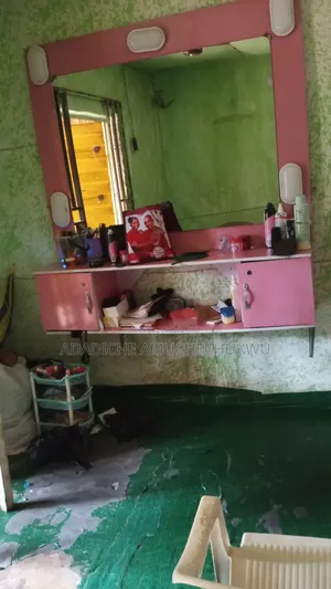 Home Interiors Pink Beauty Mirror & Dressing Table