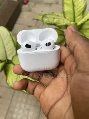 Apple AirPods 3 with Case