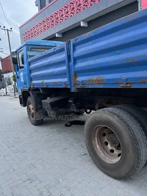 MAN Volvos Dump Truck - 2002