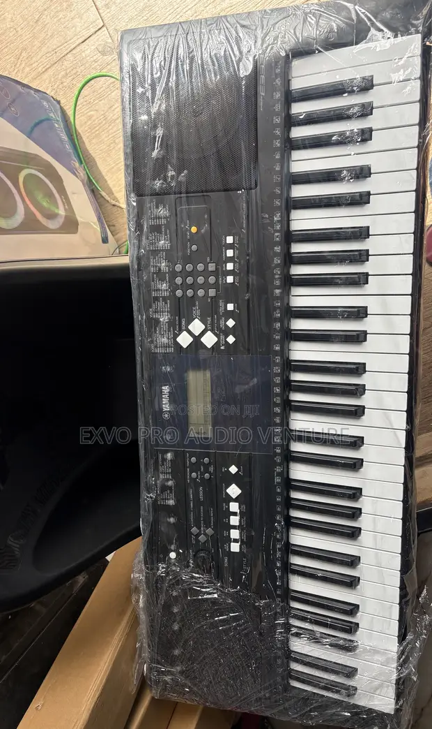 Yamaha PSR-E333 Electronic Keyboard - 1