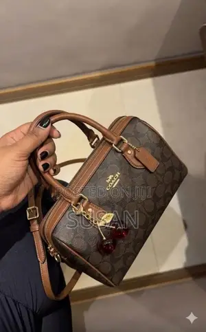 Jakar Hannu ta Coach - Sabuwa Daga Gaskiyar Fata
