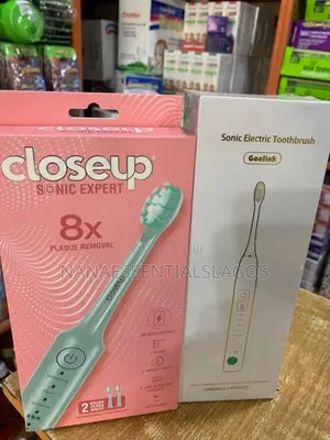 Closeup Sonic Expert Electric Toothbrush