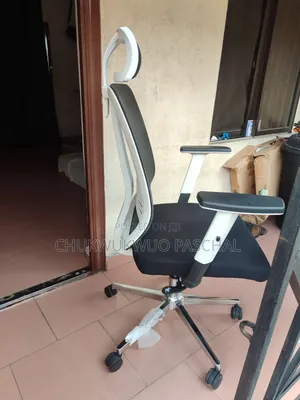 Home Interiors Adjustable Table and 7 Chairs