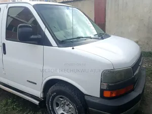 Chevrolet 3500 Bus 2008 Fari