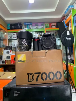 Nikon D7000 DSLR Camera with 18-105mm Lens Kit