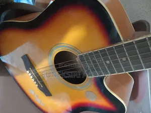 Yamaha Guitar Mai Amfani Da Wuta Da Wutar Lantarki