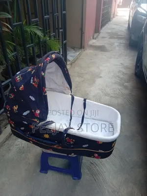 Kyakyawan Kwandon Jariri Na Hannu