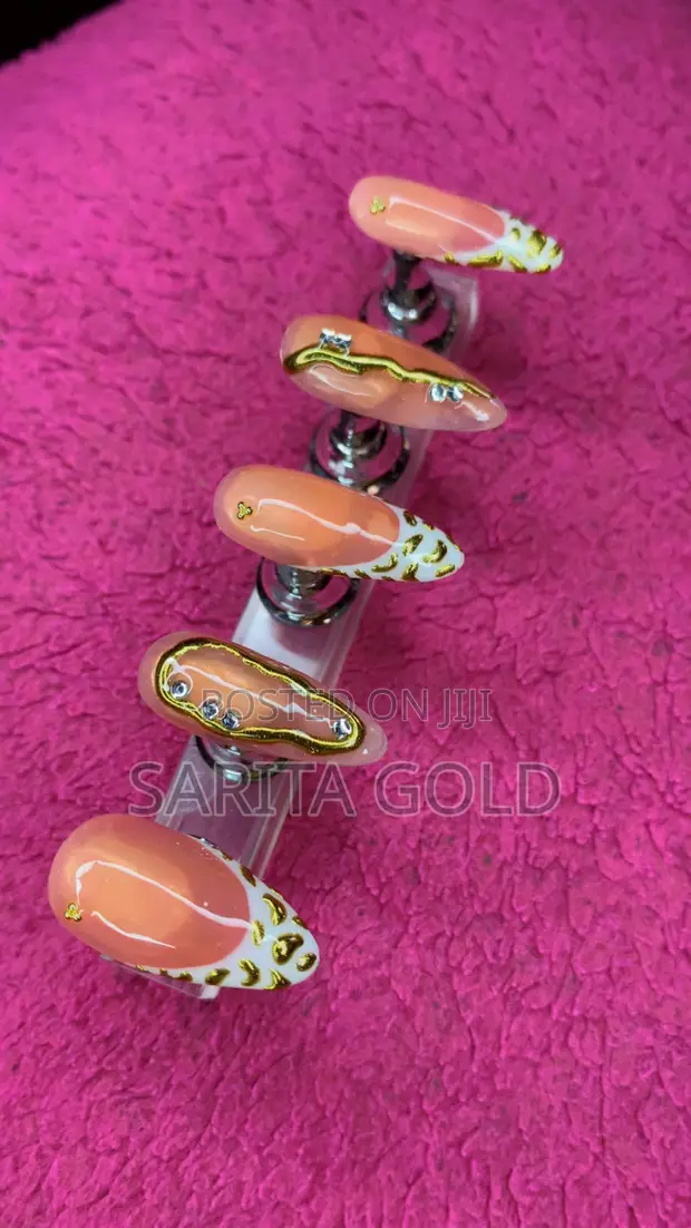 SaritaGold Press on Nails - 1