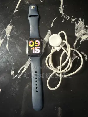 Apple Watch Series 6 - Black Rubber Band