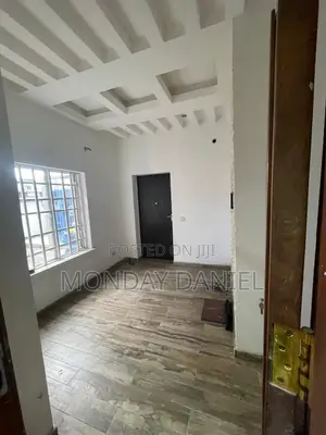 1 Bedroom Wurin Kasuwanci a Cikin Studio na Abun Ciki don Sawa