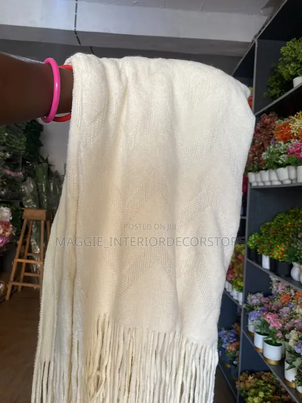 Brand New Throw Blankets - Home Interiors - 1