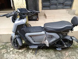 Sabon Scooter Mai Amfani da Wutar Lantarki na 2026 - Baƙi