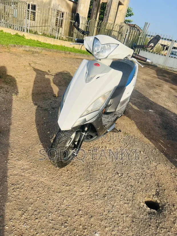 Kymco G5 150cc Scooter 2017 White - 1