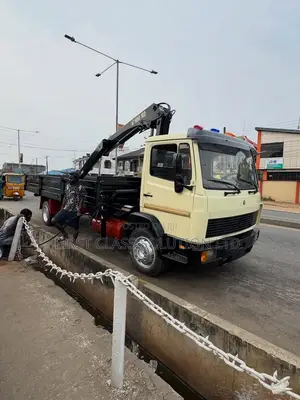 Haib Truck da Sabis na Motsa Manyan Kayayyaki
