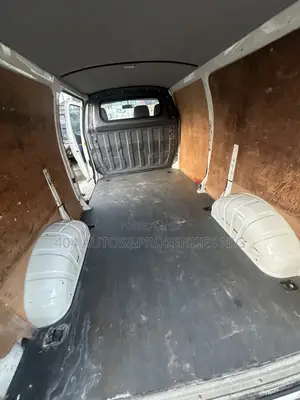 Toyota HiAce Bus 2009 - An Samu Daga Ƙasashen Waje