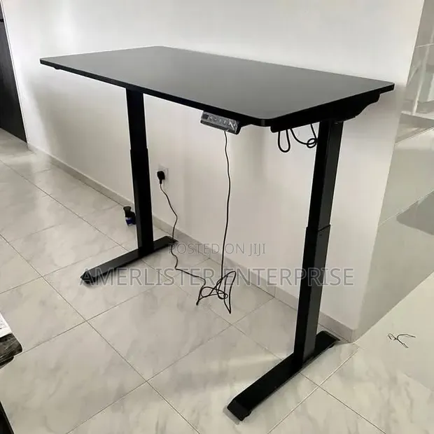 Boss Office Products 1.4m Adjustable Table - 1