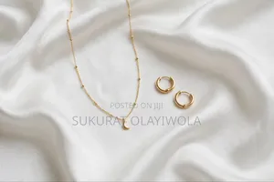 Kyawawan Zaren Lu'u-lu'u da Kayan Wuyan Hijabi