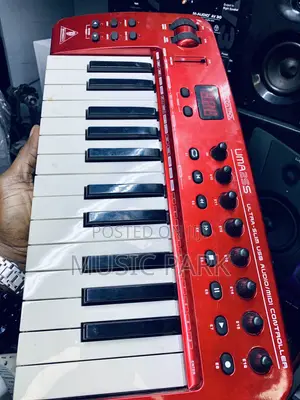 Behringer UMA25S Ultra-Slim 25-Key MIDI Controller