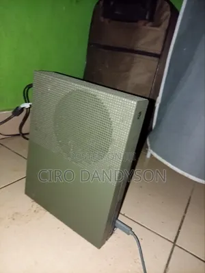 Used Xbox One S 1TB with Controller and 7 Games
