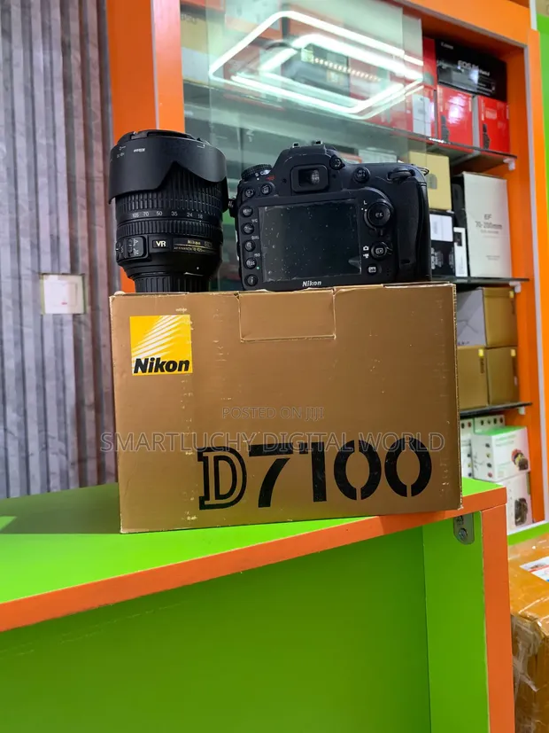 Nikon D7100 DSLR Camera da 18-105mm VR Lens (UK Amfani) - 1