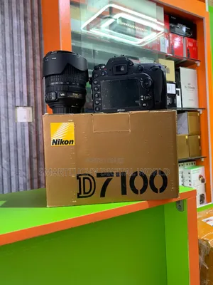 Nikon D7100 DSLR Camera da 18-105mm VR Lens (UK Amfani)
