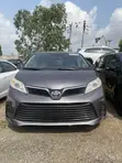Toyota Sienna 2018 Grey - 3