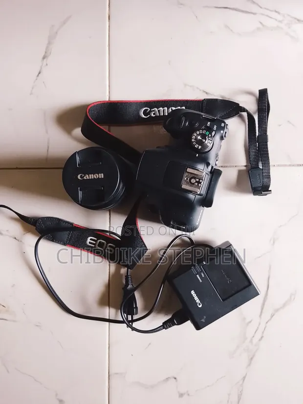Canon EOS 2000D DSLR Kamara da 18-55mm Lens - 1