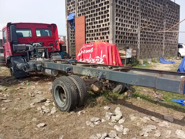 Babbar Motar Volvo FL220 Dogon Kabu da Chassis - 1