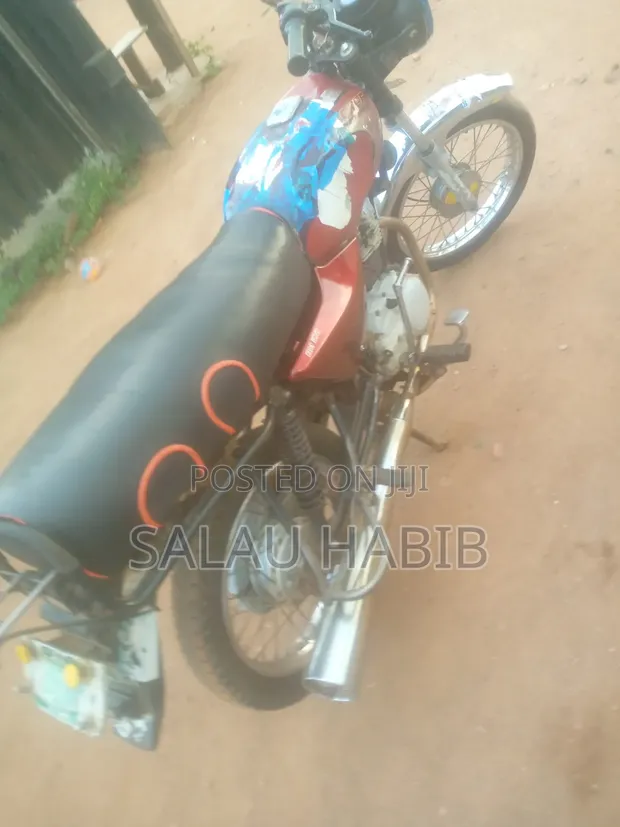 Bajaj Boxer 2022 Red - 1