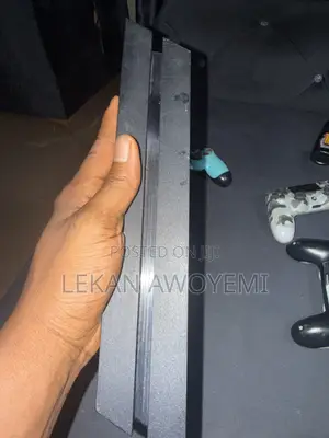 PlayStation 4 - Hackable, 3 Controllers, 5 Games