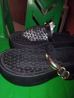 Zara Basket Slides - Baki, Girman 40
